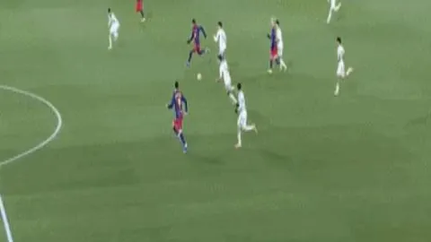 亚当斯本季前场篮板屡破十，累积两佳表现。