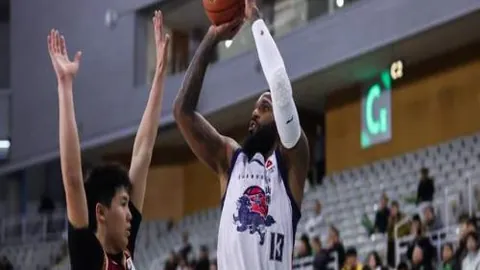 热火力克步行者，班凯罗轰下50+13+9；活塞遭遇四连败