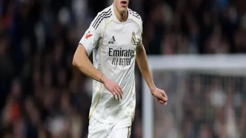 切尔西死里逃生，詹姆斯任意球逆转险局